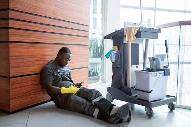 Free photo full shot man sitting on floor