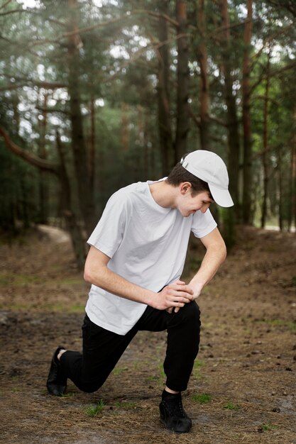 Free photo full shot man stretching outdoors