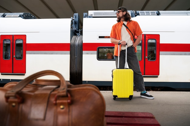 Free photo full shot man traveling with baggage