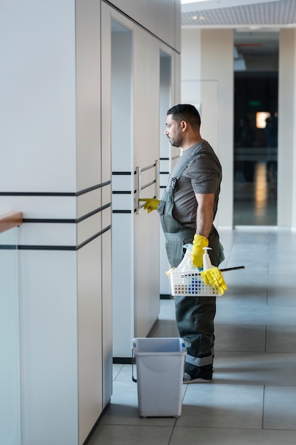 Free photo full shot man with cleaning products