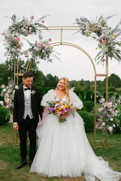 Full shot married couple posing