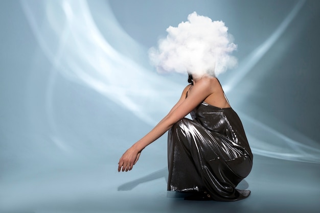 Free photo full shot model posing with cloud-shaped head