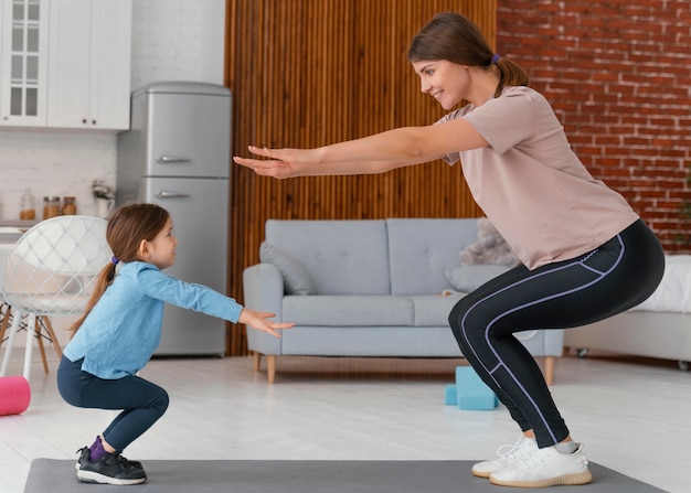 フルショットの母と子の運動