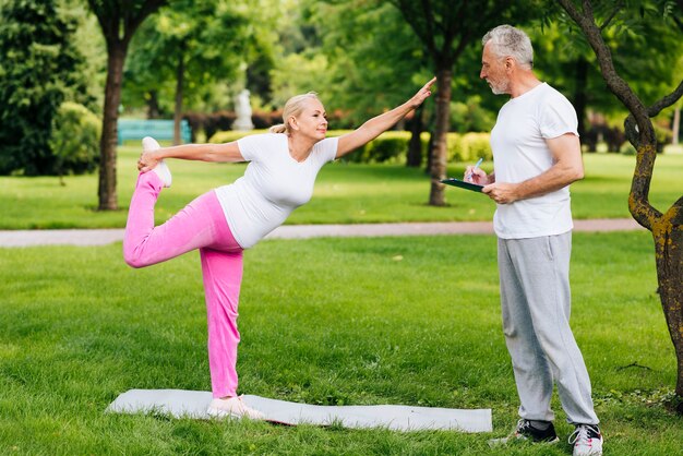 Full shot old couple exercising outdoors