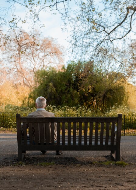 Full shot old man sitting on bench