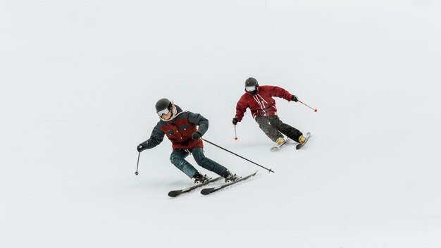 Full shot people skiing together