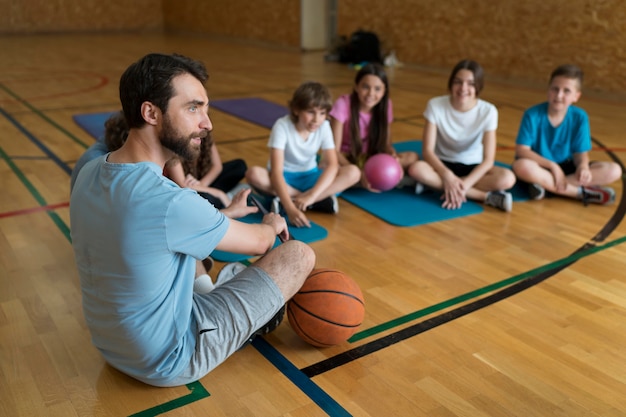 Foto gratuita corso completo di educazione fisica