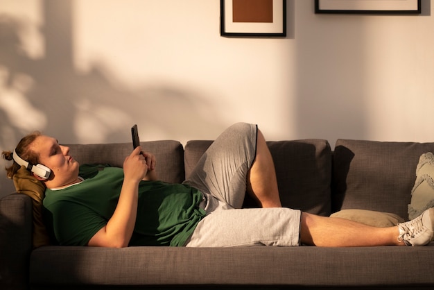 Free Photo full shot plus-sized man with headphones