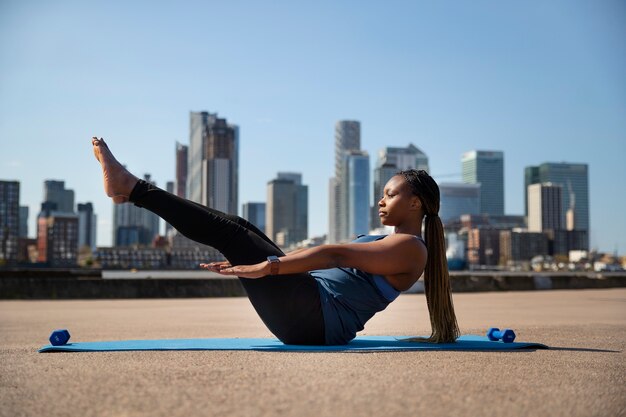 Free photo full shot pregnant woman exercising