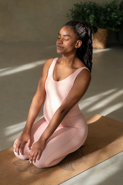 Full shot pregnant woman meditating