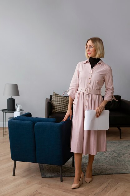 Full shot psychologist in her office