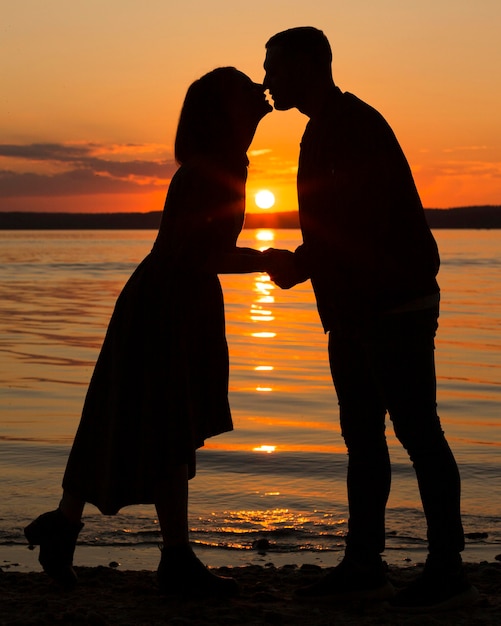 Full shot romantic couple at sunset