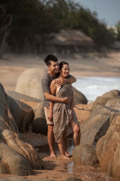 Full shot romantic couple in vacation