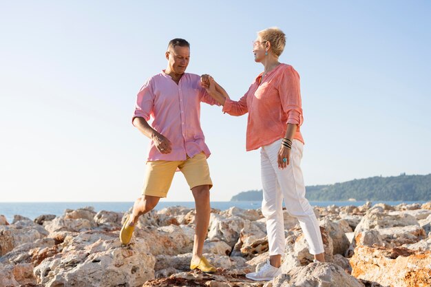 Full shot senior couple holding hands