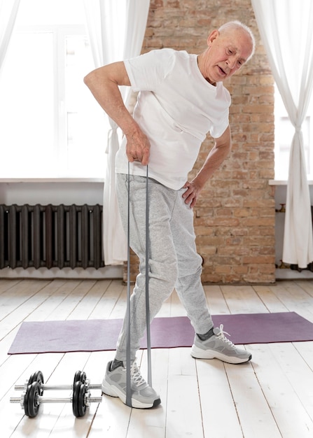 Full shot senior man with elastic band