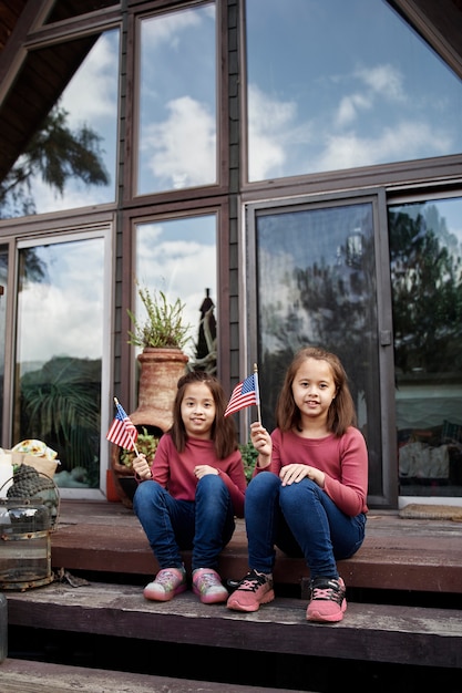 Free photo full shot smiley girls celebrating 4th of july