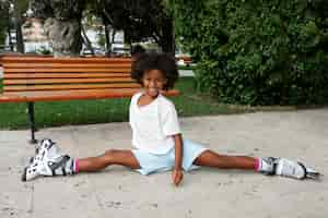 Free photo full shot smiley kid with roller skates