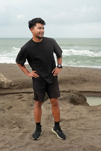 Full shot smiley man at beach