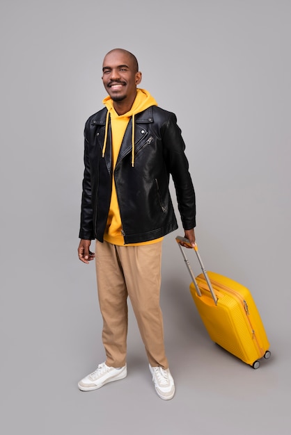 Free photo full shot smiley man with baggage