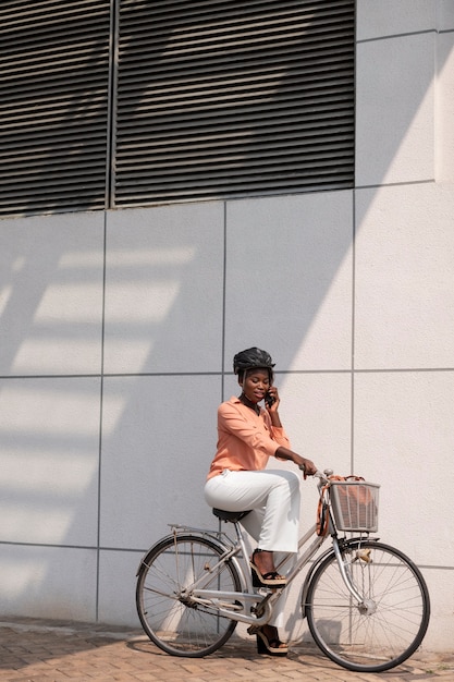 Free photo full shot smiley woman talking on smartphone