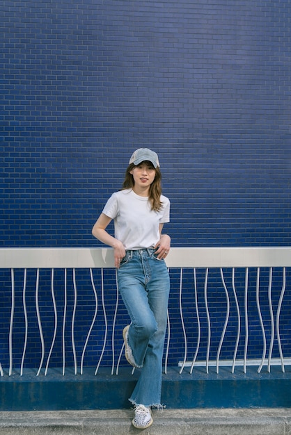 Free photo full shot smiley woman with trucker hat