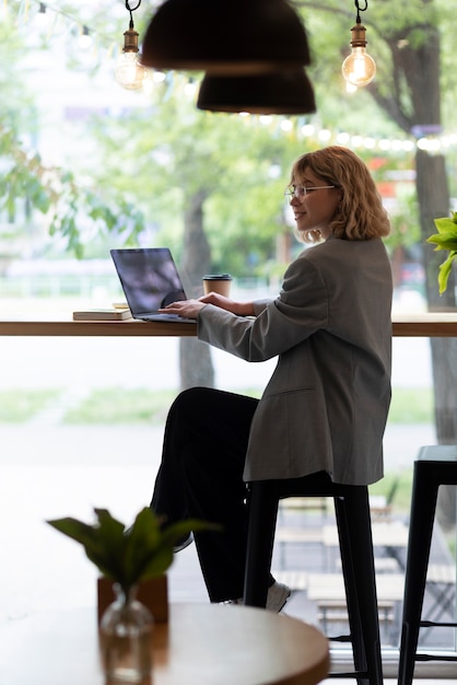 Free photo full shot smiley woman working