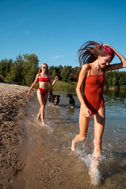 Full shot smiley women at beach