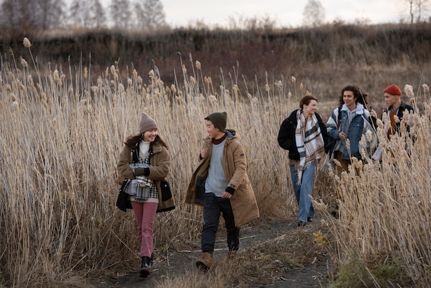 Free photo full shot teenagers walking together