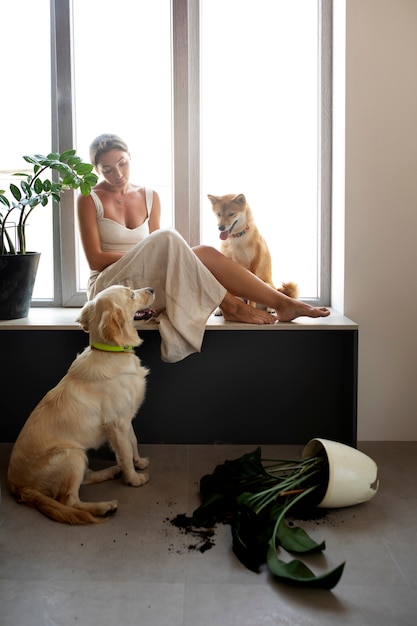 Free photo full shot upset woman with dogs at home