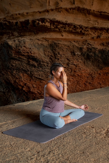 Free photo full shot woman exercising