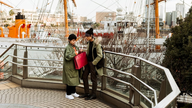 Full shot woman holding shopping bag