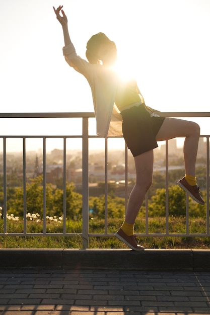 Free photo full shot woman outdoors