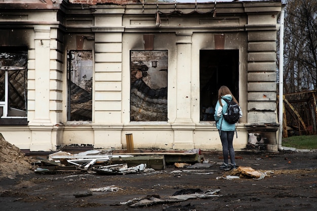 Free photo full shot woman russian's war in ukraine