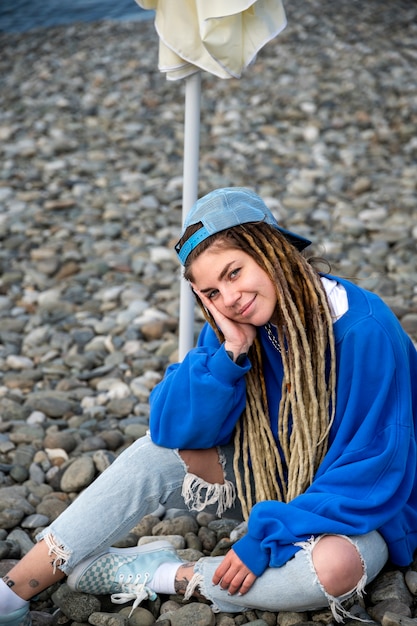 Free photo full shot woman sitting on rocks