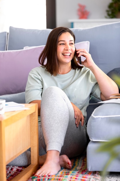 Full shot woman talking on phone