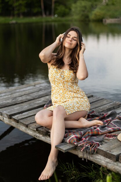 Full shot woman with headphones