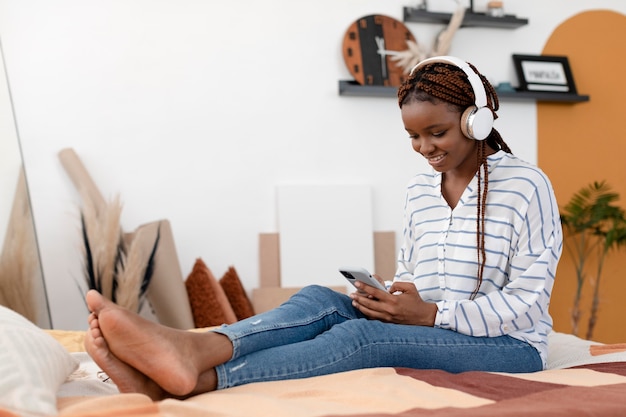 Full shot woman with headphones