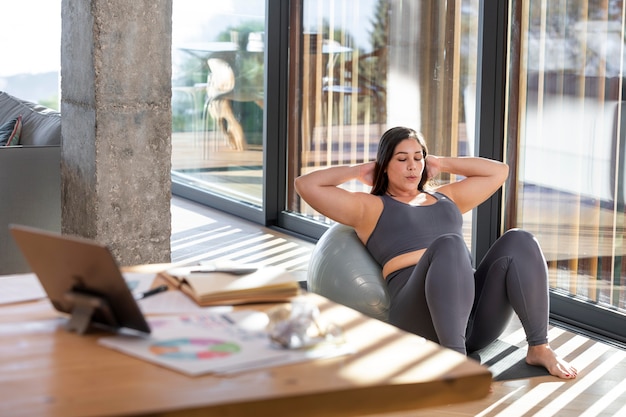 Free photo full shot woman working out