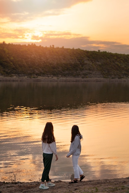 Free photo full shot women by the lake