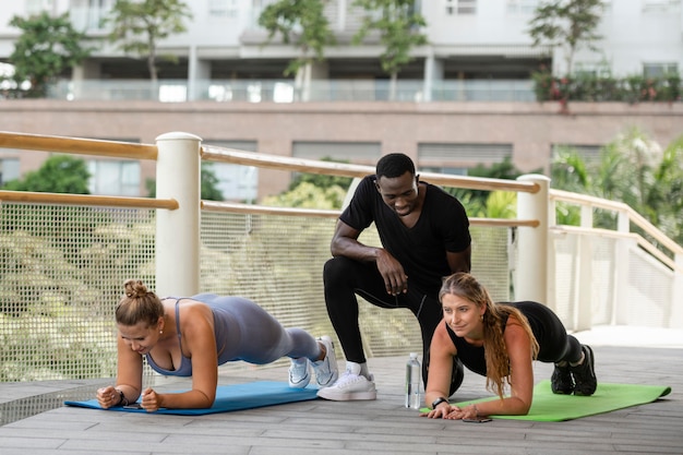 Full shot women doing planks