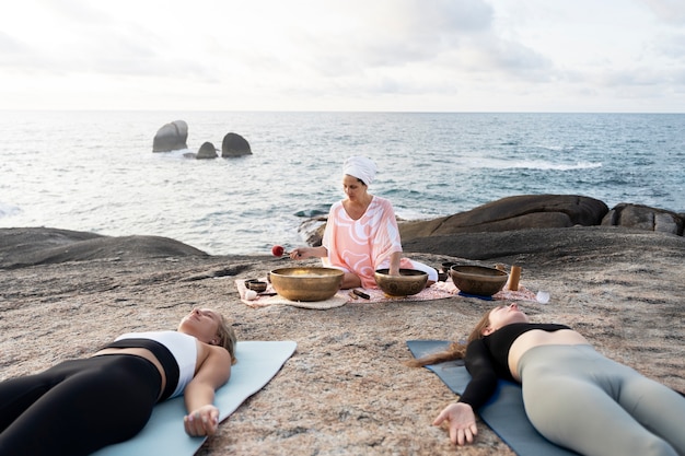 Full shot women retreat at seaside