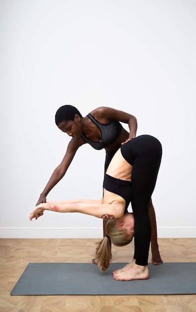 This is group yoga | Acro yoga, Partner yoga, Couples yoga