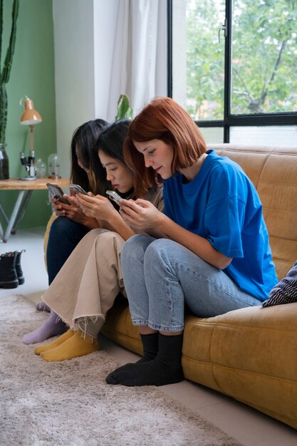 Full shot women with smartphones