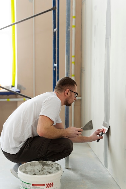 Full shot worker using plastering trowel