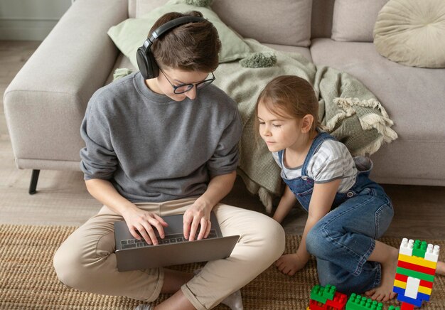 床で親と子をフルショット