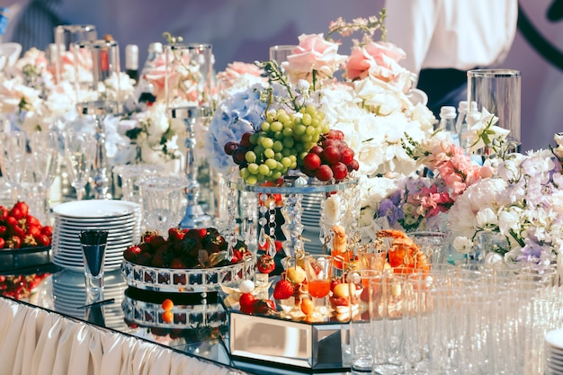 Fully secured table by dishes and fruits