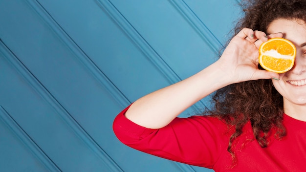 Free photo funny brunette girl portrait on blue background