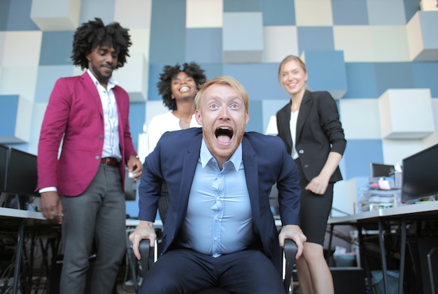 Free photo funny business team lead happily screaming after a productive meeting with his multiethnic coworkers