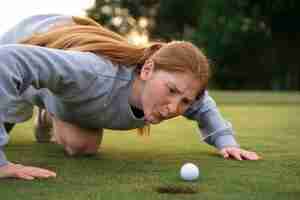 Free photo funny scene with woman on the golf course