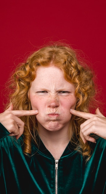 Free photo funny young ginger woman grimacing